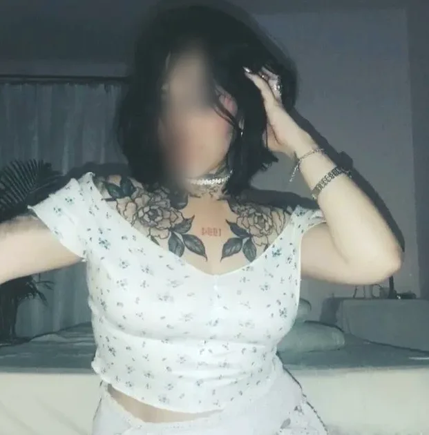 Ela, 28